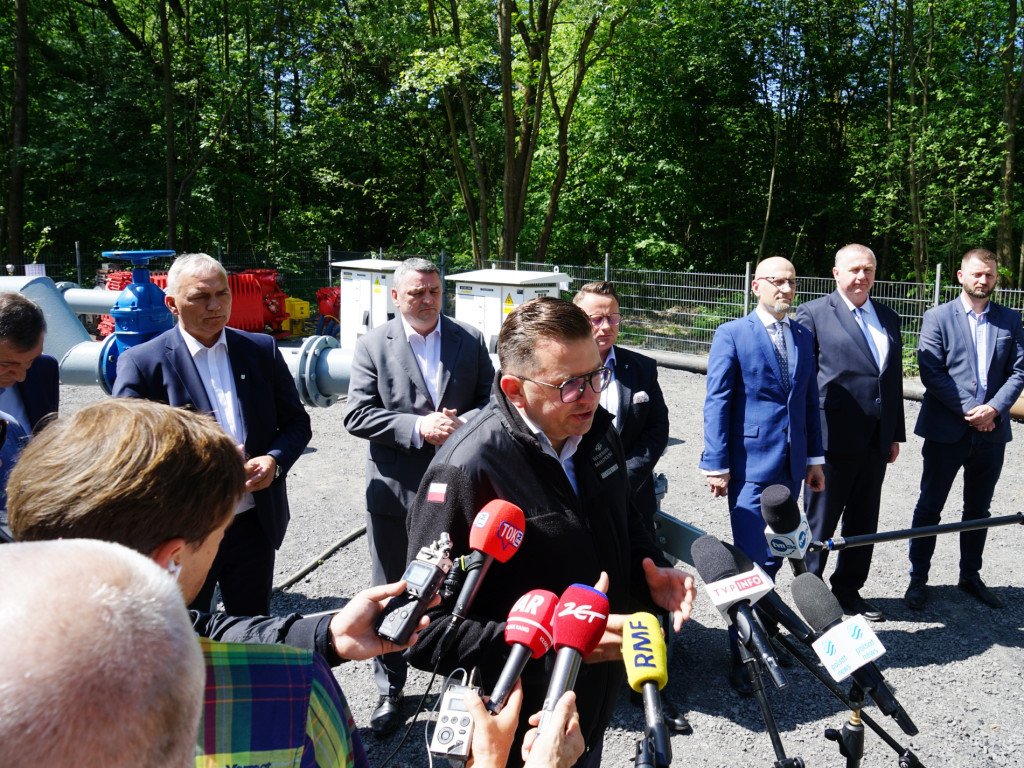 Wiceminister, wojewoda i prezesi przy nowej pompie w Trzebini