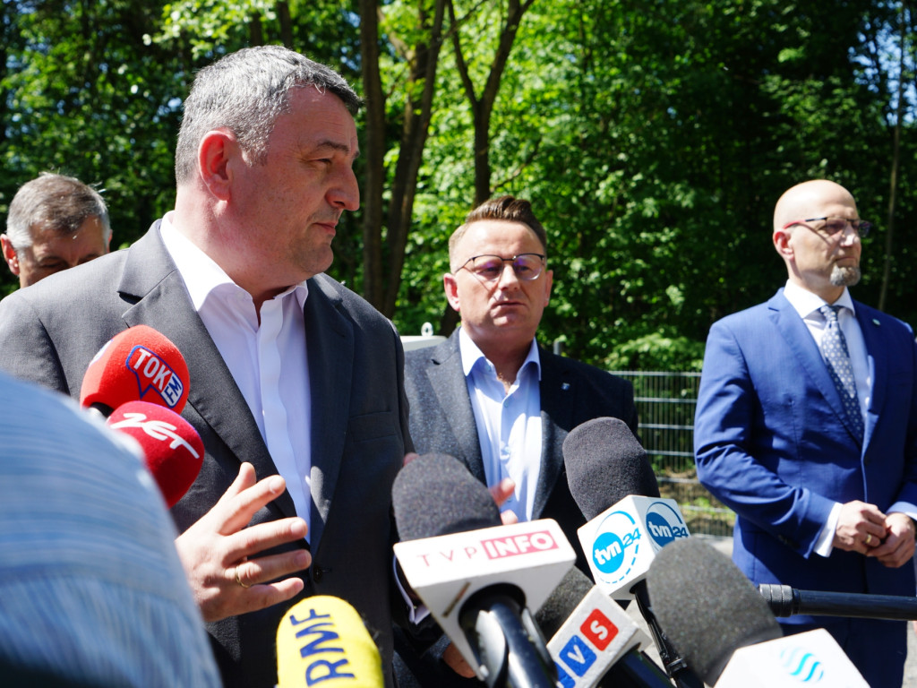 Wiceminister, wojewoda i prezesi przy nowej pompie w Trzebini