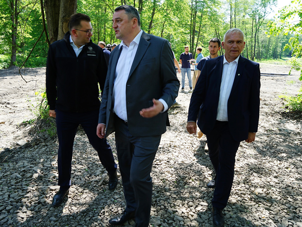 Wiceminister, wojewoda i prezesi przy nowej pompie w Trzebini
