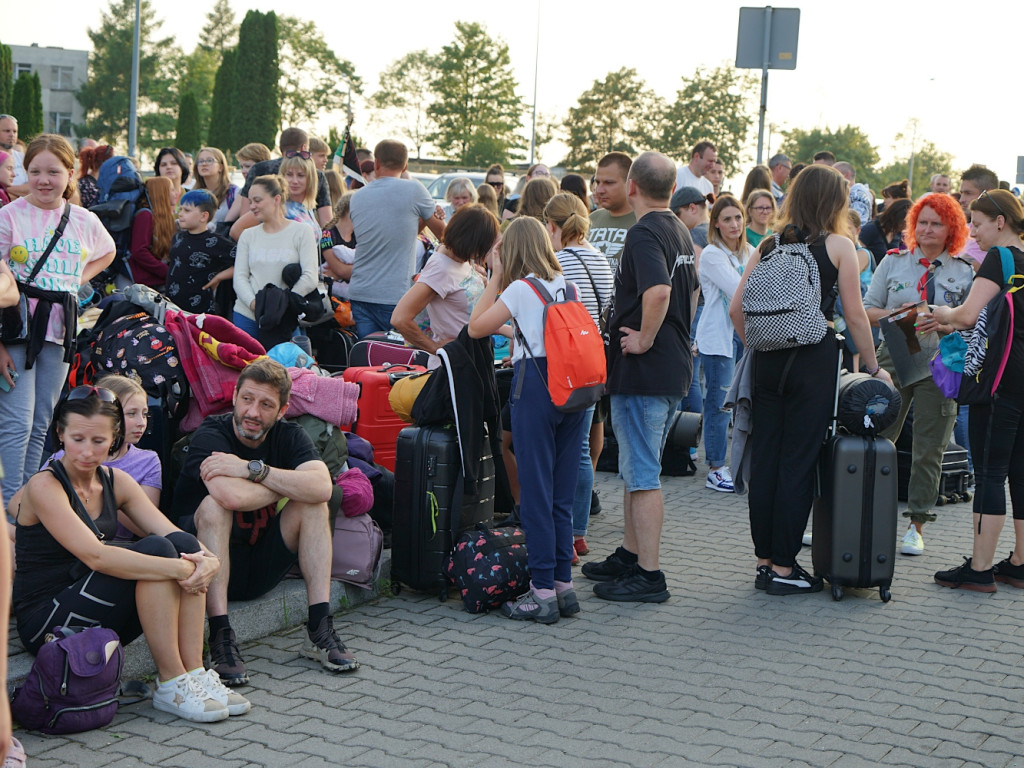 Harcerze z Hufca ZHP Chrzanów przed podróżą do Szarego Dworu