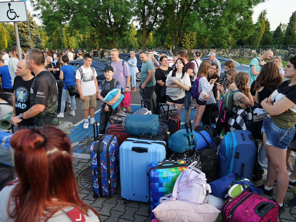 Harcerze z Hufca ZHP Chrzanów przed podróżą do Szarego Dworu