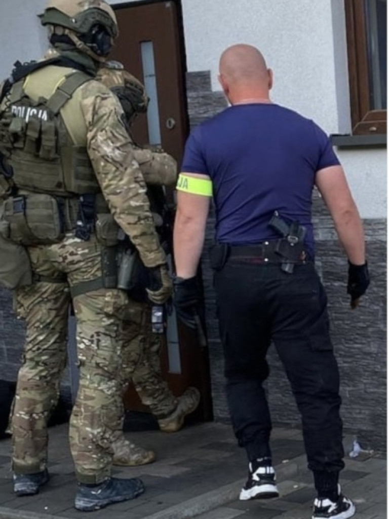 Zatrzymanie przez policję czterech mieszkańców powiatu chrzanowskiego podejrzanych o hurtowy handel narkotykami