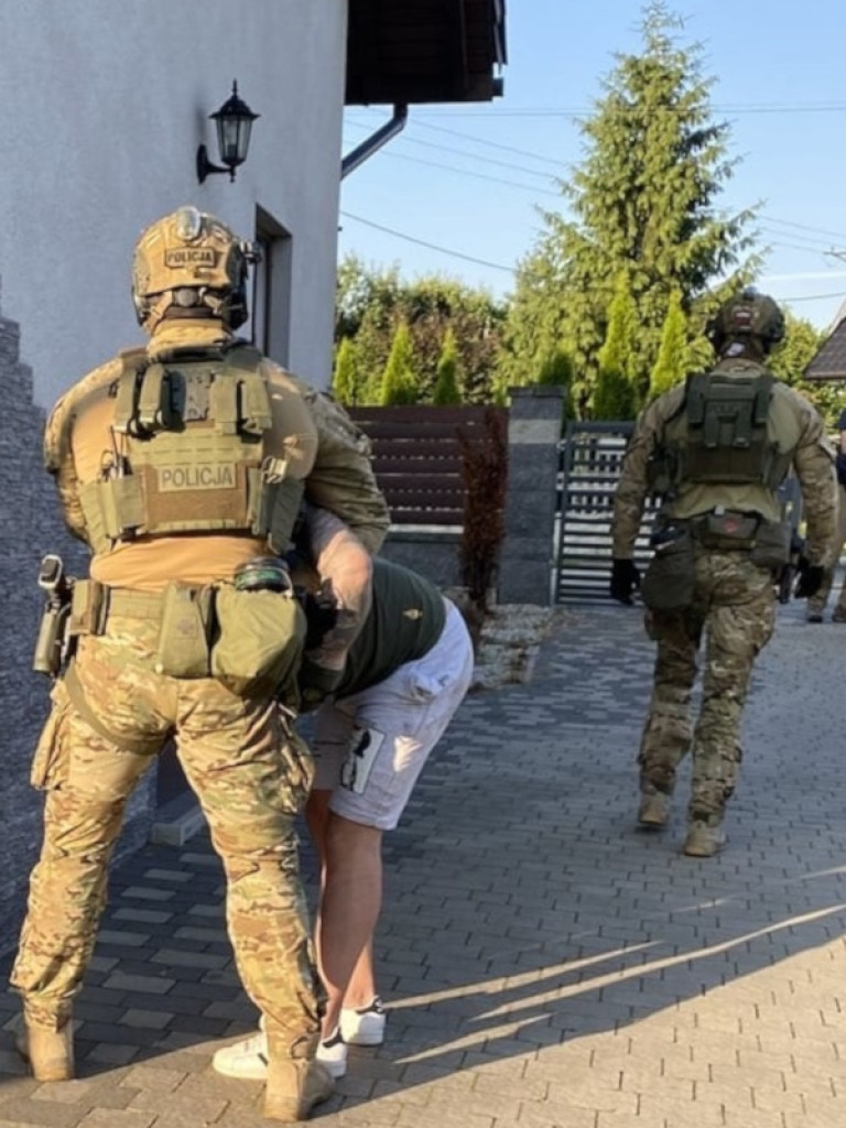 Zatrzymanie przez policję czterech mieszkańców powiatu chrzanowskiego podejrzanych o hurtowy handel narkotykami
