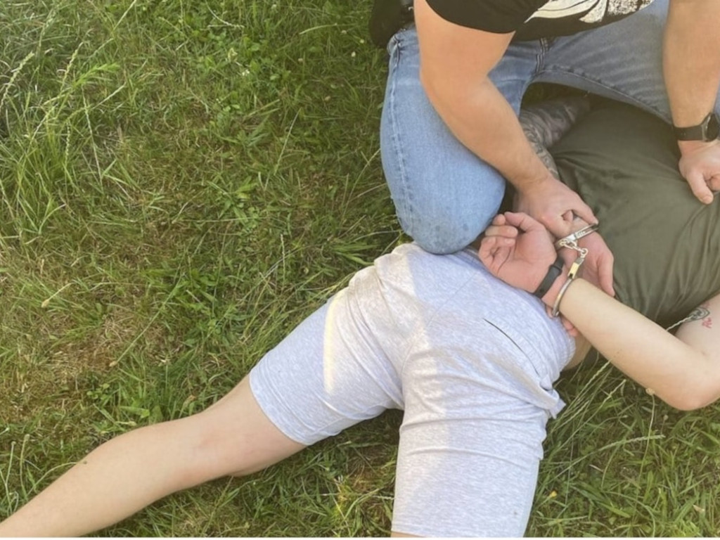 Zatrzymanie przez policję czterech mieszkańców powiatu chrzanowskiego podejrzanych o hurtowy handel narkotykami