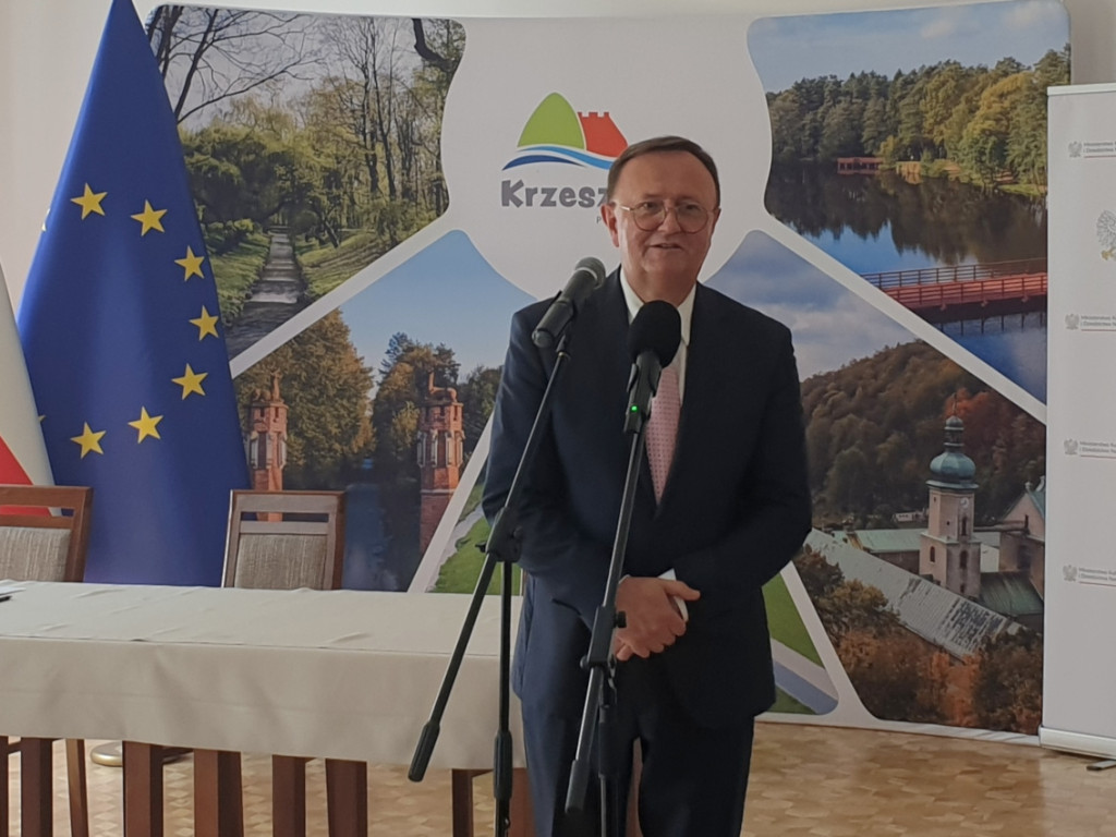 Podpisanie umowy notarialnej przekazania działek na budowę sali koncertowej w Krzeszowicach