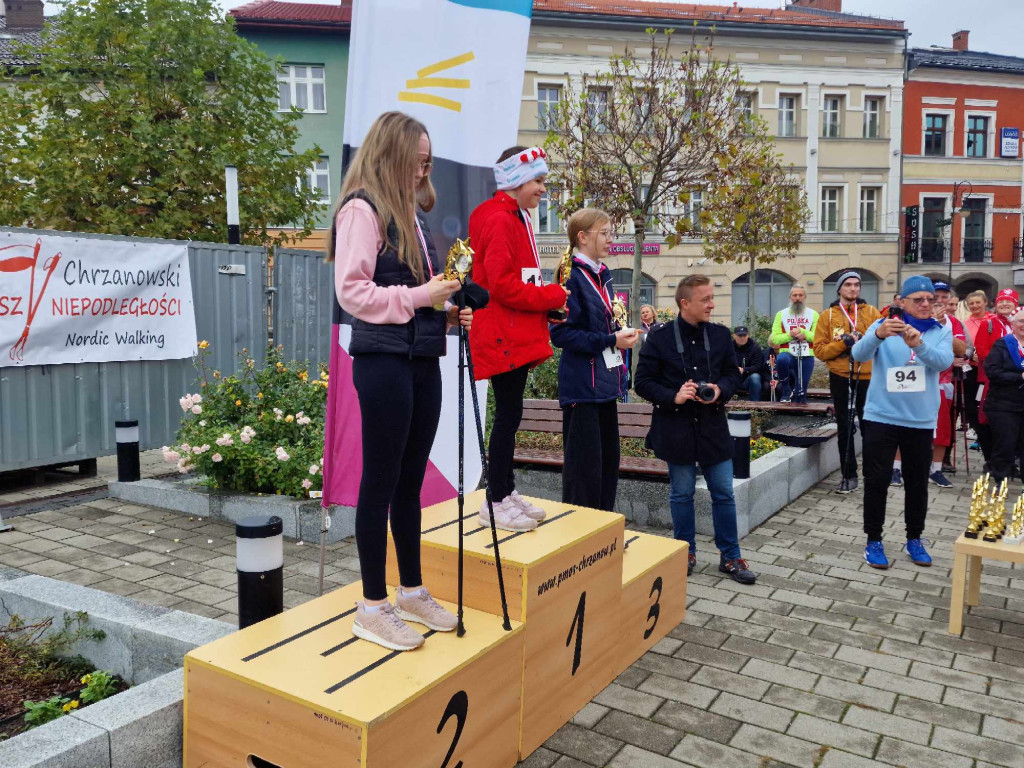 VIII Marsz Niepodległości Nordic Walking - Chrzanów Rynek 11.11.2023r.