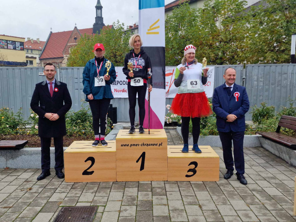 VIII Marsz Niepodległości Nordic Walking - Chrzanów Rynek 11.11.2023r.