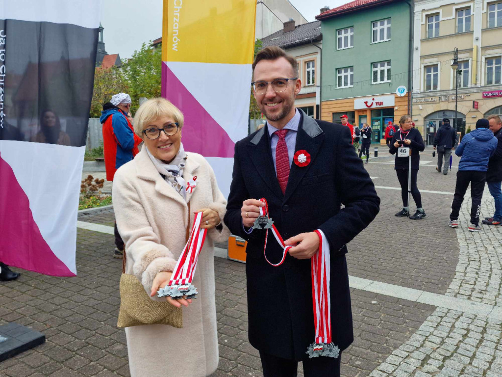 VIII Marsz Niepodległości Nordic Walking - Chrzanów Rynek 11.11.2023r.