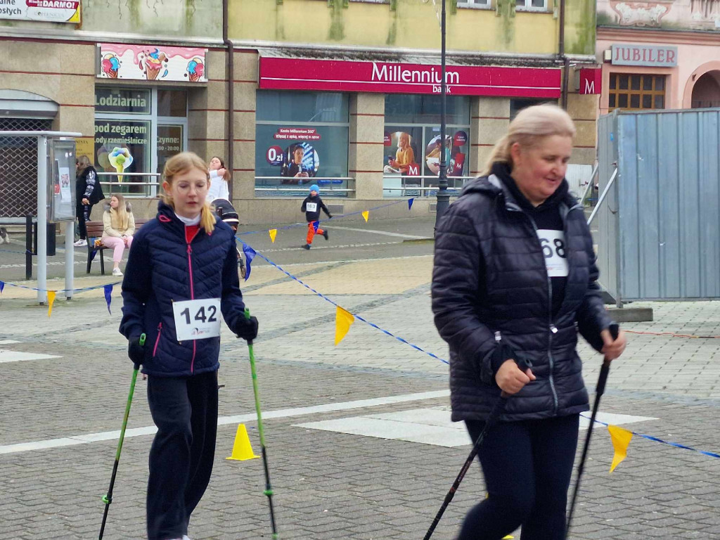 VIII Marsz Niepodległości Nordic Walking - Chrzanów Rynek 11.11.2023r.