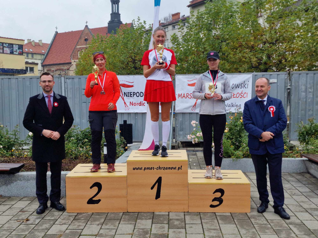 VIII Marsz Niepodległości Nordic Walking - Chrzanów Rynek 11.11.2023r.