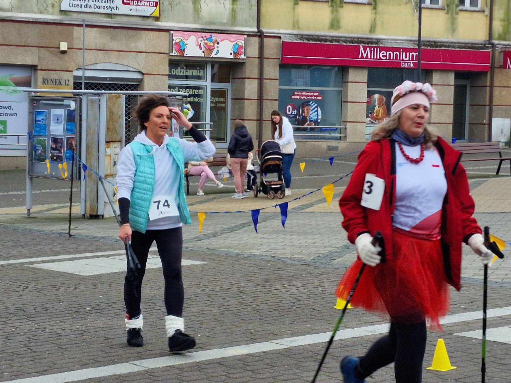 VIII Marsz Niepodległości Nordic Walking - Chrzanów Rynek 11.11.2023r.