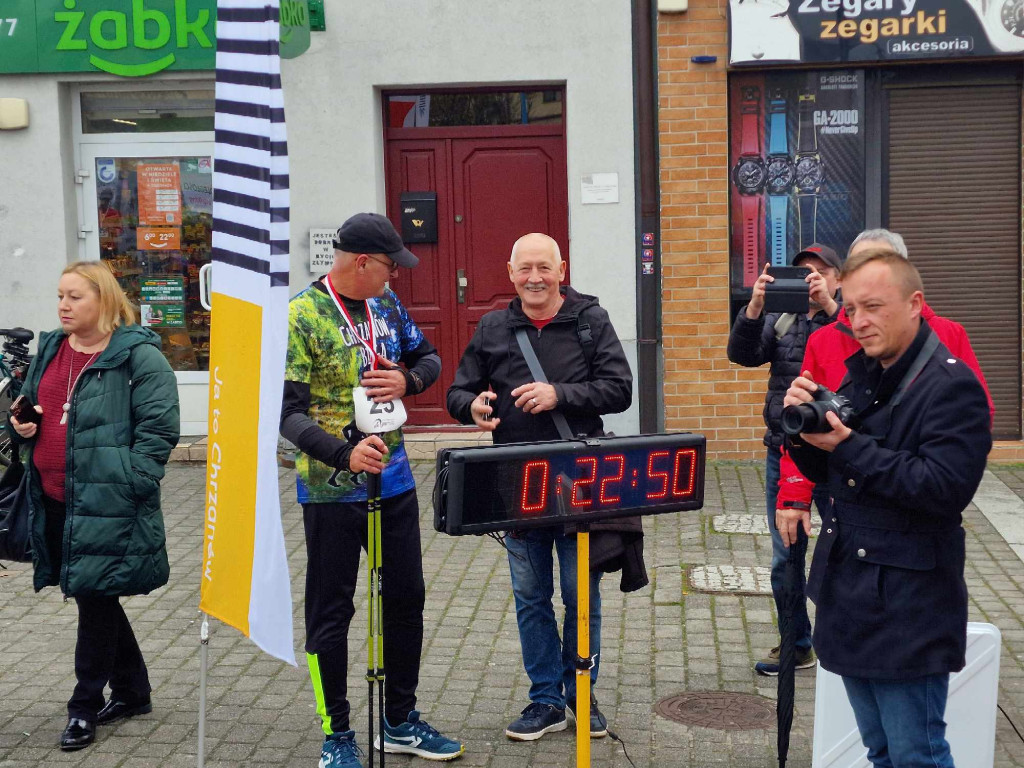 VIII Marsz Niepodległości Nordic Walking - Chrzanów Rynek 11.11.2023r.