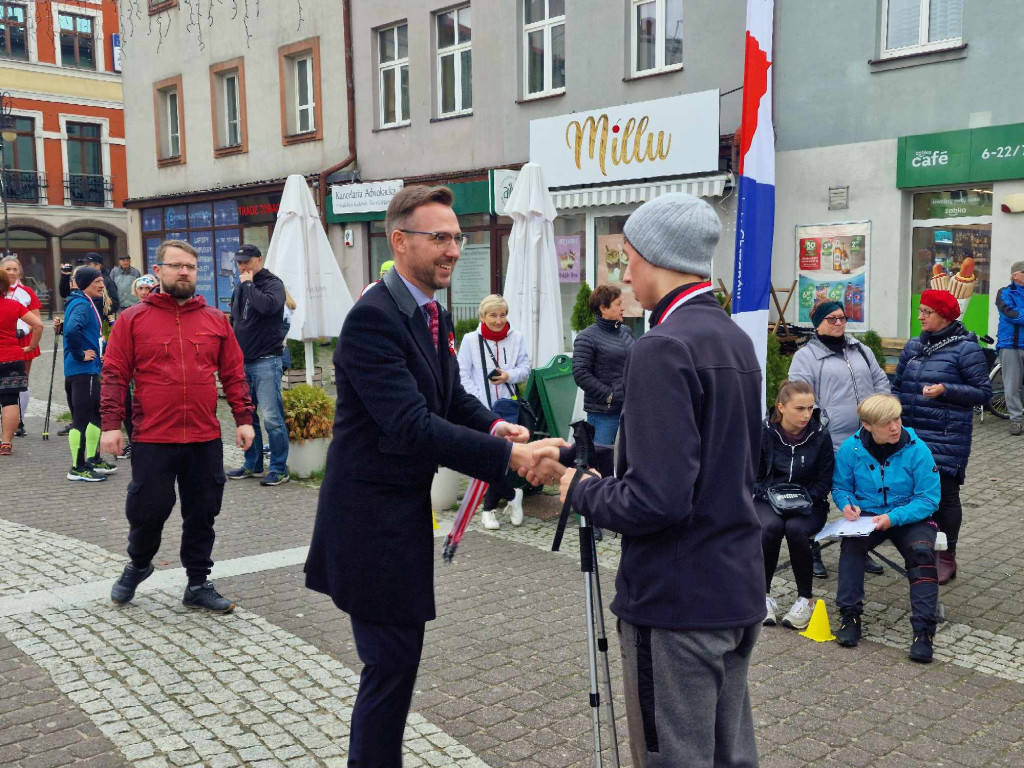 VIII Marsz Niepodległości Nordic Walking - Chrzanów Rynek 11.11.2023r.