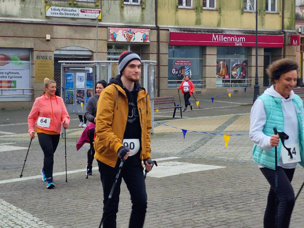 VIII Marsz Niepodległości Nordic Walking - Chrzanów Rynek 11.11.2023r.