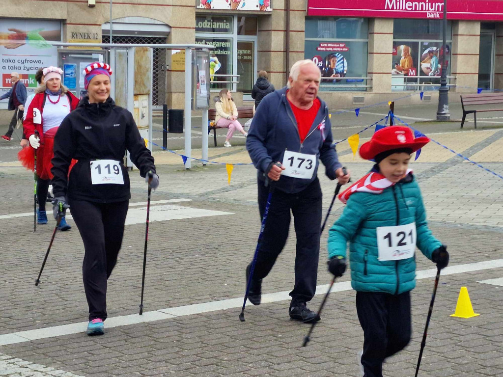 VIII Marsz Niepodległości Nordic Walking - Chrzanów Rynek 11.11.2023r.