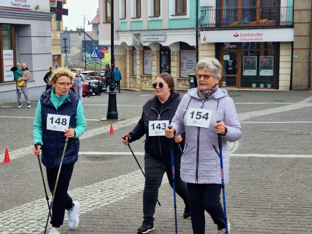 VIII Marsz Niepodległości Nordic Walking - Chrzanów Rynek 11.11.2023r.