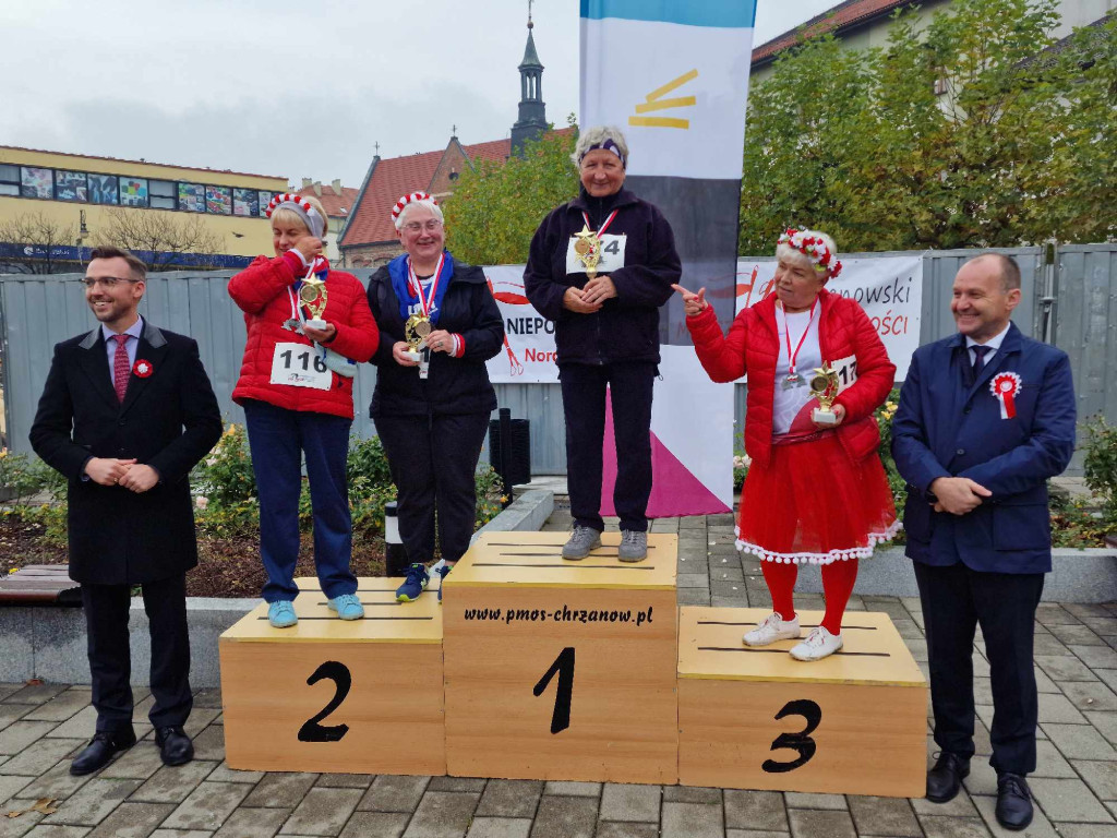 VIII Marsz Niepodległości Nordic Walking - Chrzanów Rynek 11.11.2023r.