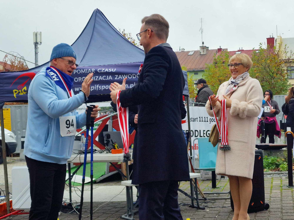 VIII Marsz Niepodległości Nordic Walking - Chrzanów Rynek 11.11.2023r.