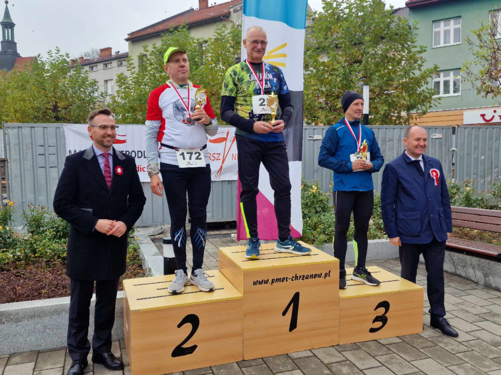 VIII Marsz Niepodległości Nordic Walking - Chrzanów Rynek 11.11.2023r.