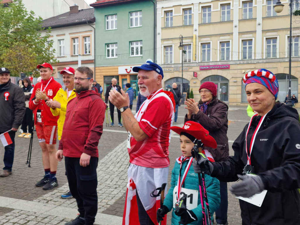 VIII Marsz Niepodległości Nordic Walking - Chrzanów Rynek 11.11.2023r.