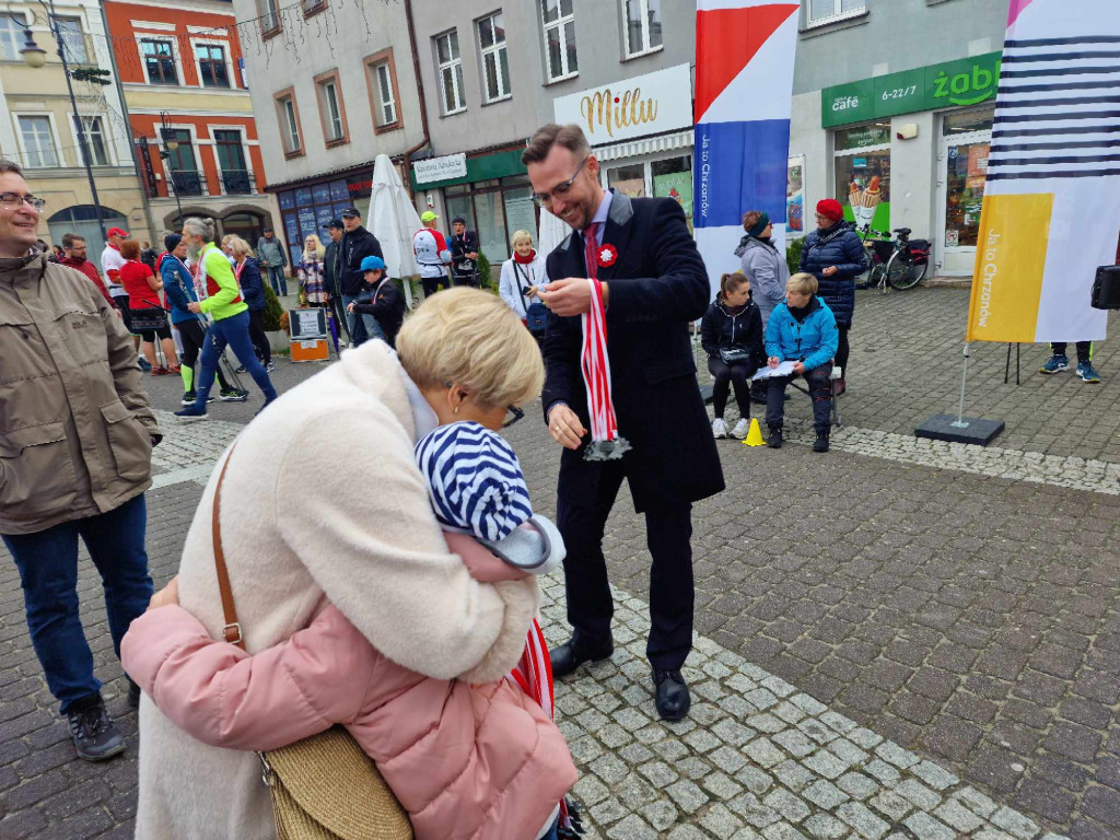 VIII Marsz Niepodległości Nordic Walking - Chrzanów Rynek 11.11.2023r.