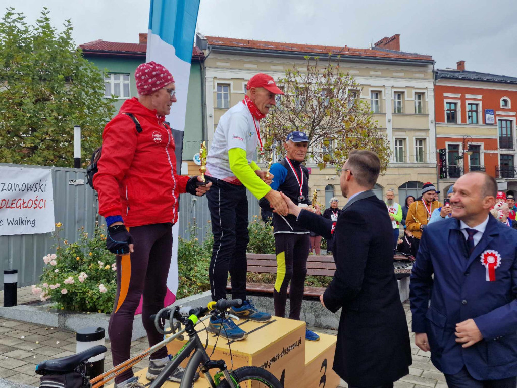 VIII Marsz Niepodległości Nordic Walking - Chrzanów Rynek 11.11.2023r.