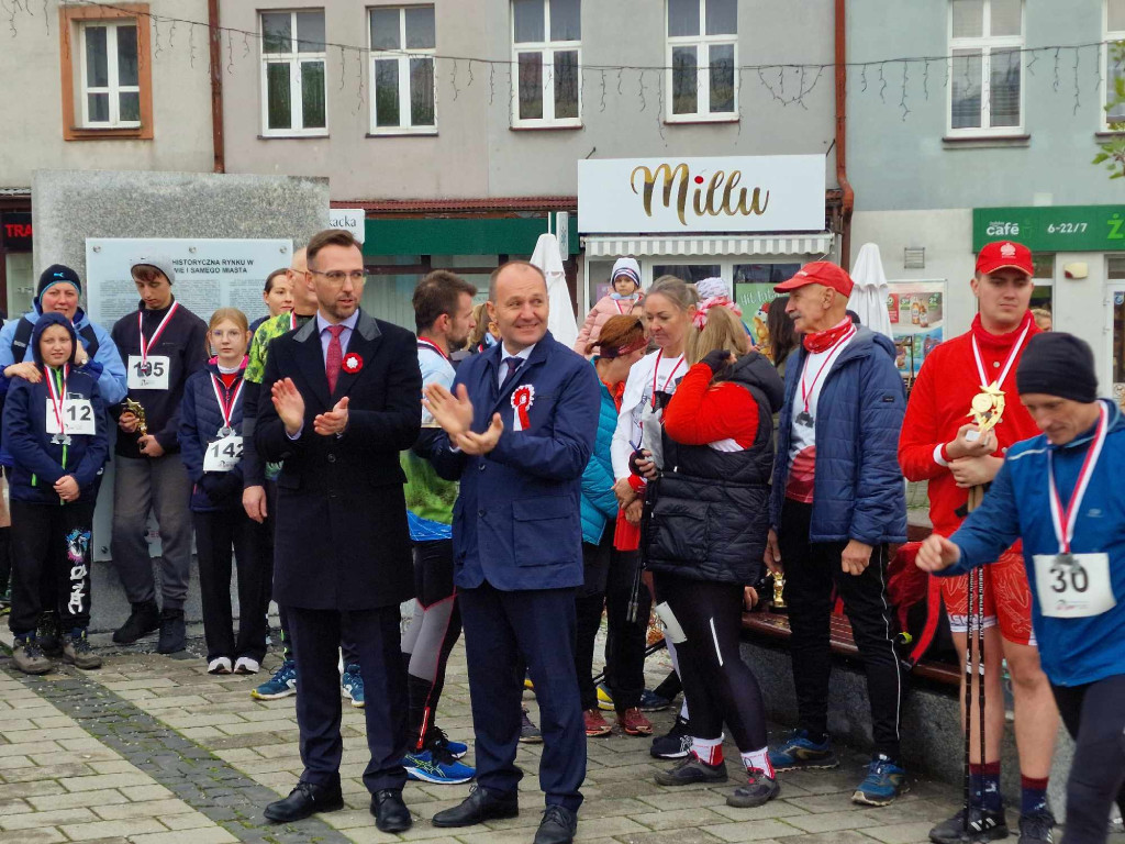 VIII Marsz Niepodległości Nordic Walking - Chrzanów Rynek 11.11.2023r.