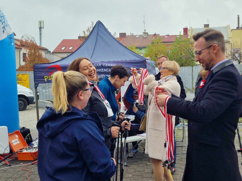 VIII Marsz Niepodległości Nordic Walking - Chrzanów Rynek 11.11.2023r.