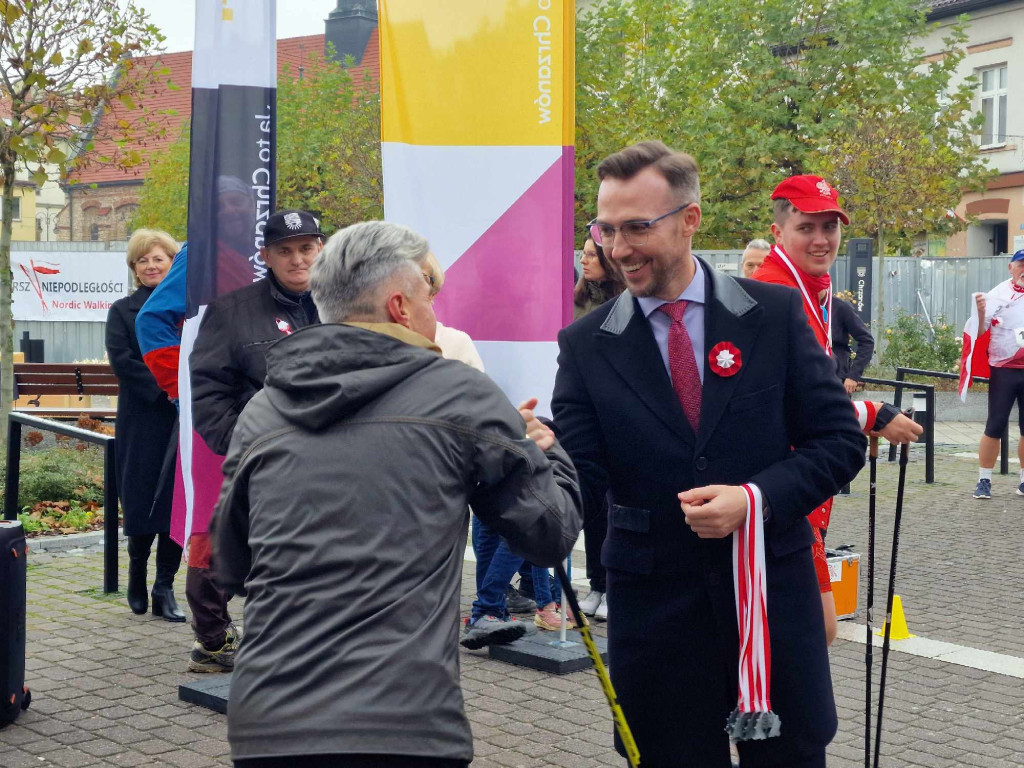 VIII Marsz Niepodległości Nordic Walking - Chrzanów Rynek 11.11.2023r.