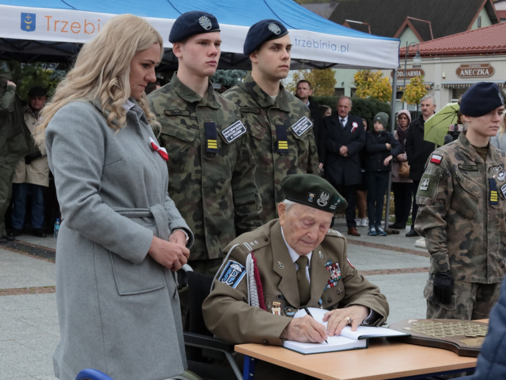 Nadanie sztandaru LO w Trzebini