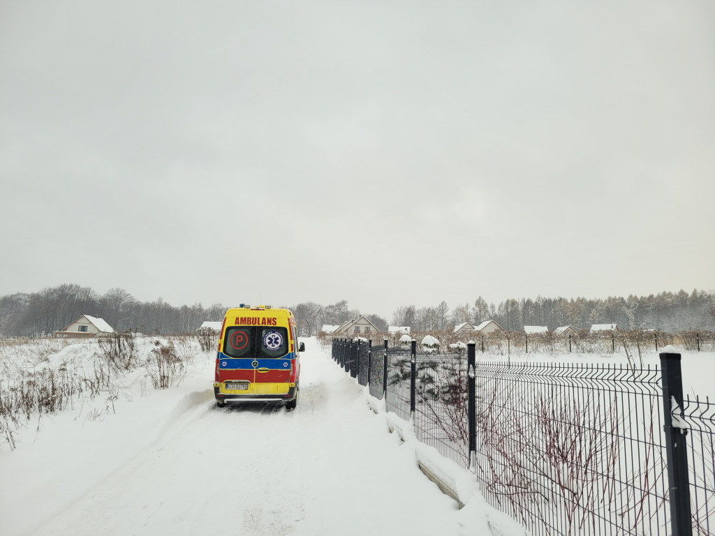 Karetka utknęła w śniegu
