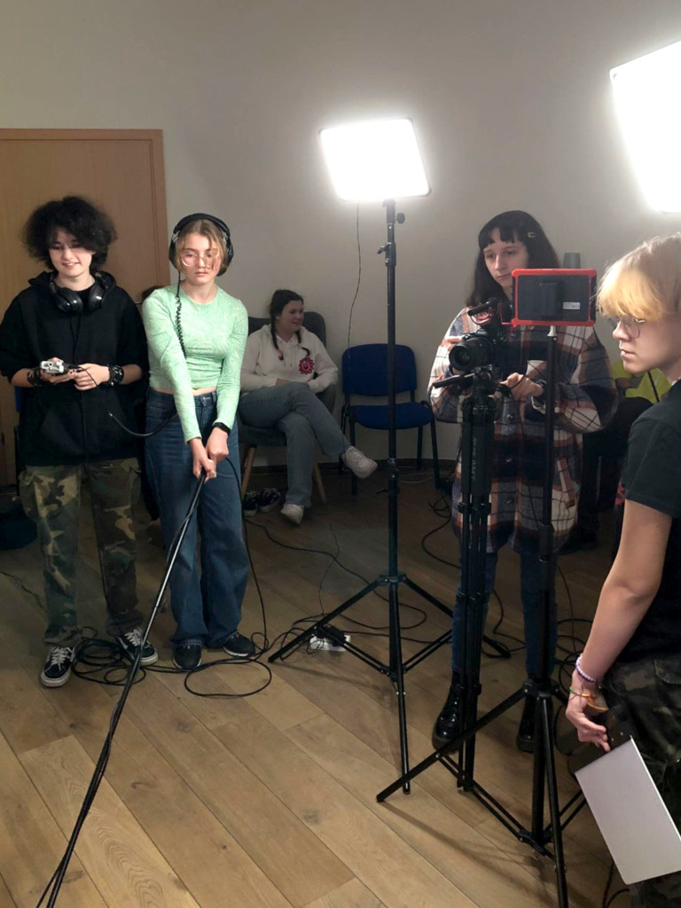 Uczniowie II LO w Chrzanowie podczas realizacji filmu "dePRESJA"