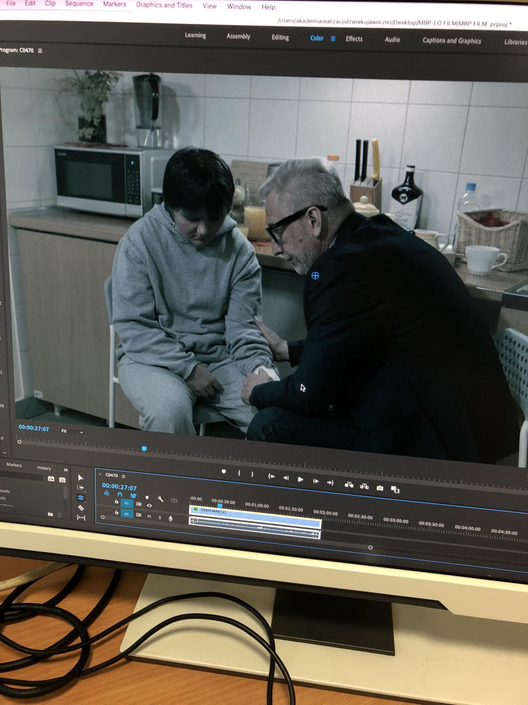 Uczniowie II LO w Chrzanowie podczas realizacji filmu "dePRESJA"
