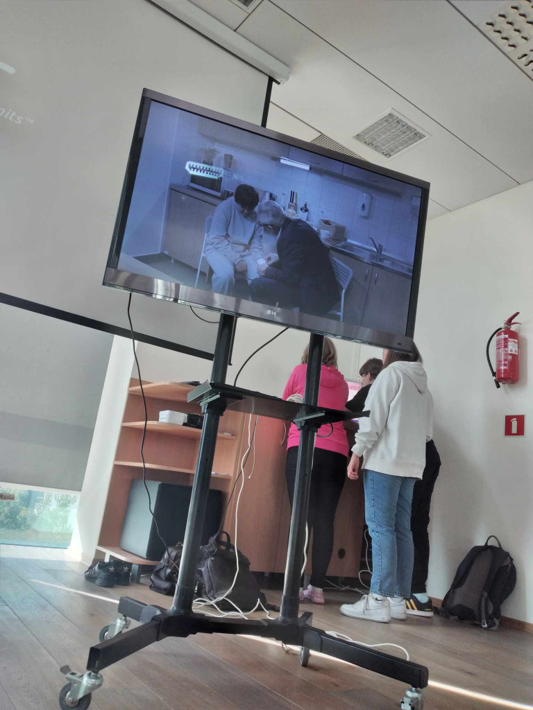 Uczniowie II LO w Chrzanowie podczas realizacji filmu "dePRESJA"