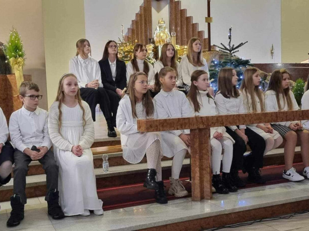 Jasełka wystawione przez dzieci z ZSP w Młoszowej 7.01.2024