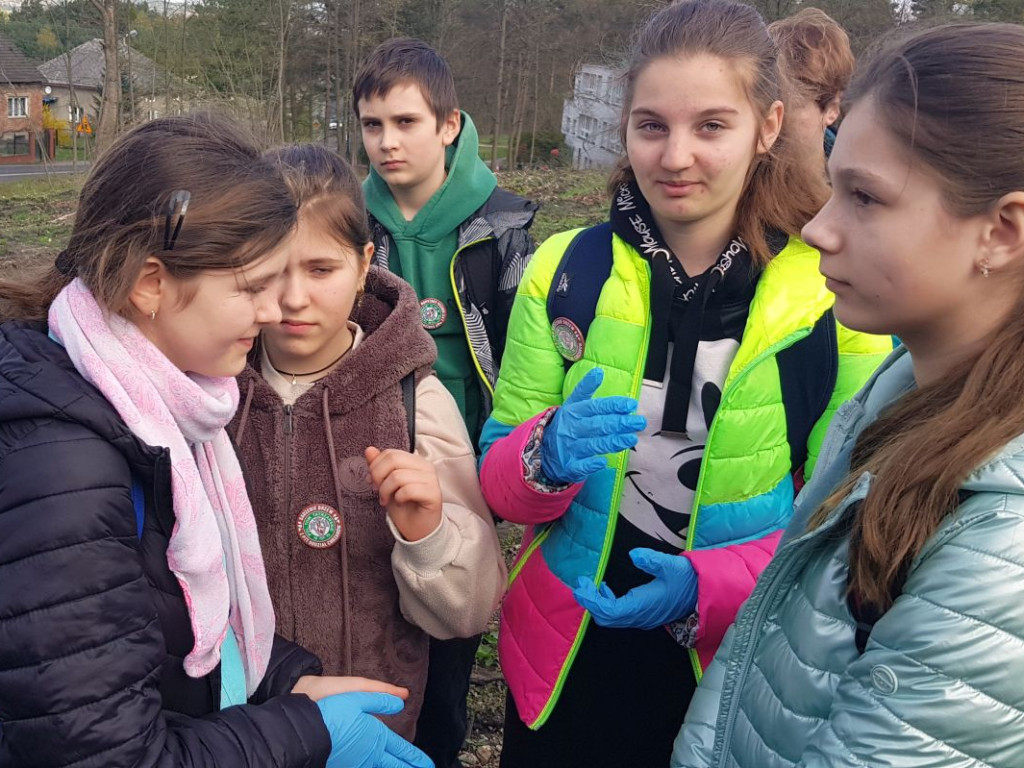 Sadzenie drzew w Pogorzycach z PTT Chrzanów