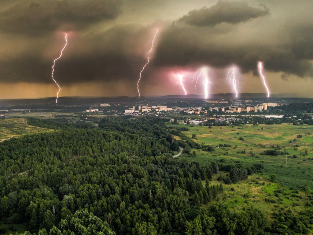 Burza  w obiektywie grupowiczów PRZEŁOMowe Kadry