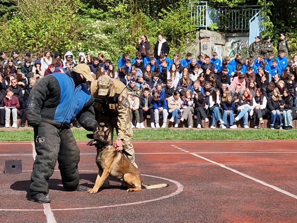 VII Powiatowy Dzień Kadeta w LO w Trzebini 18.04.2024