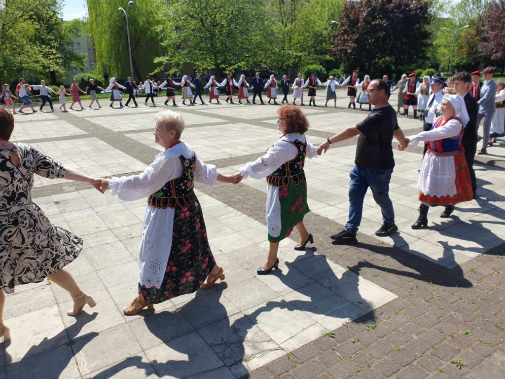 Polonez na Placu Słonecznym w Libiążu 3.05.2024