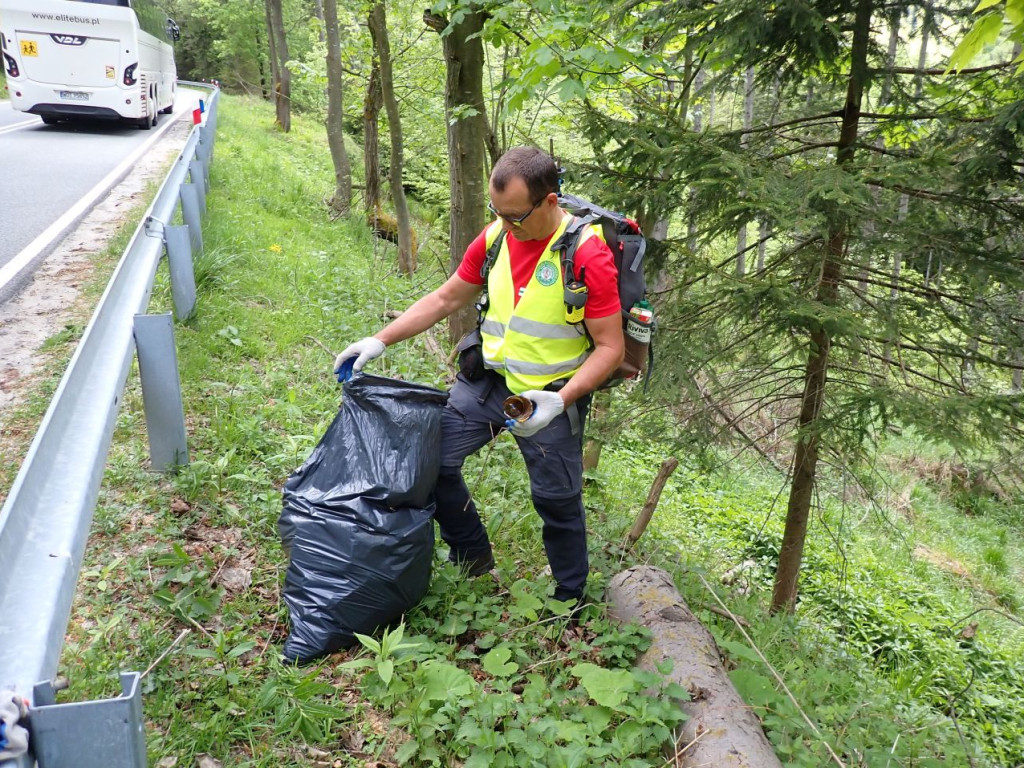 Sprzątanie babiej Góry z PTT Chrzanów