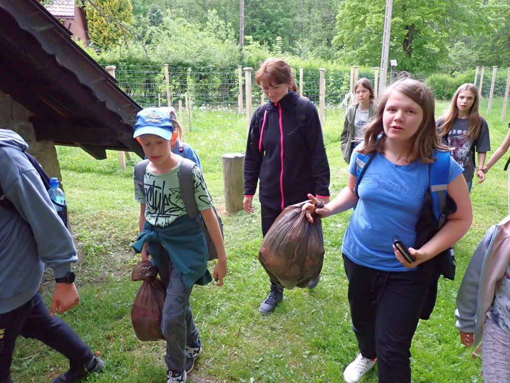 Sprzątanie babiej Góry z PTT Chrzanów