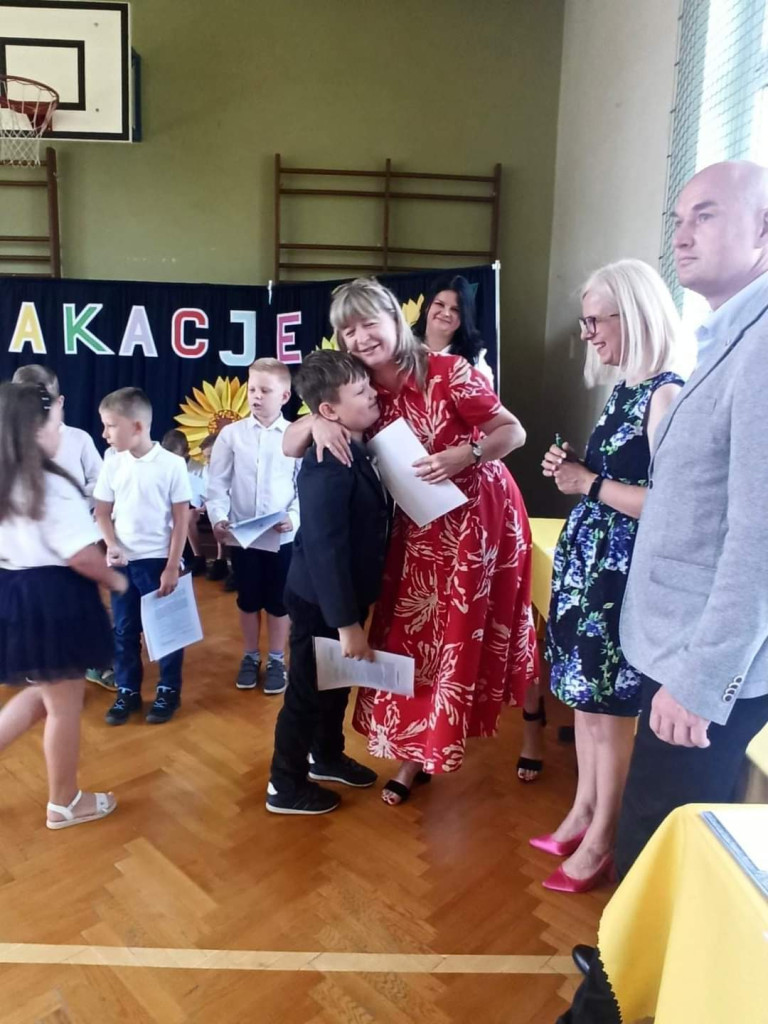 Kolorowe paski w ZSP w Młoszowej