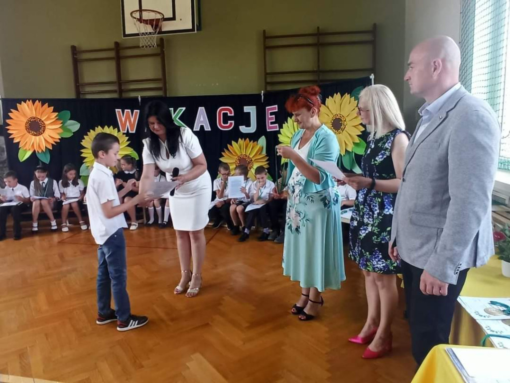 Kolorowe paski w ZSP w Młoszowej