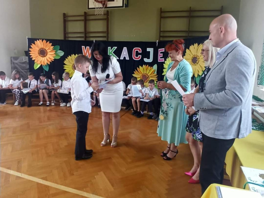 Kolorowe paski w ZSP w Młoszowej