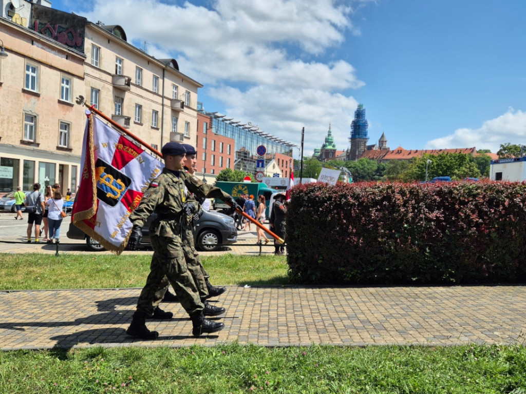 Licealiści z LO w Trzebini im. Batalionu Parasol podczas uroczystości w Krakowie