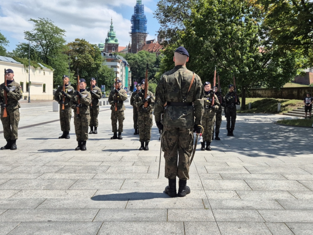 Licealiści z LO w Trzebini im. Batalionu Parasol podczas uroczystości w Krakowie