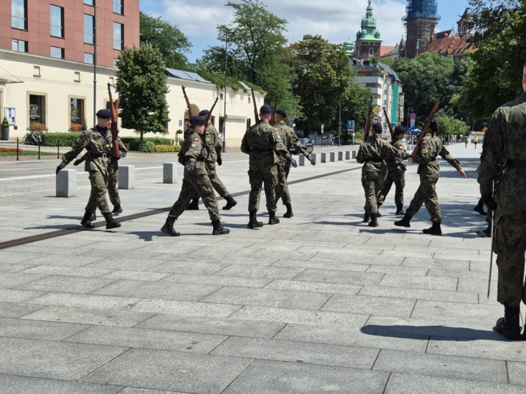 Licealiści z LO w Trzebini im. Batalionu Parasol podczas uroczystości w Krakowie