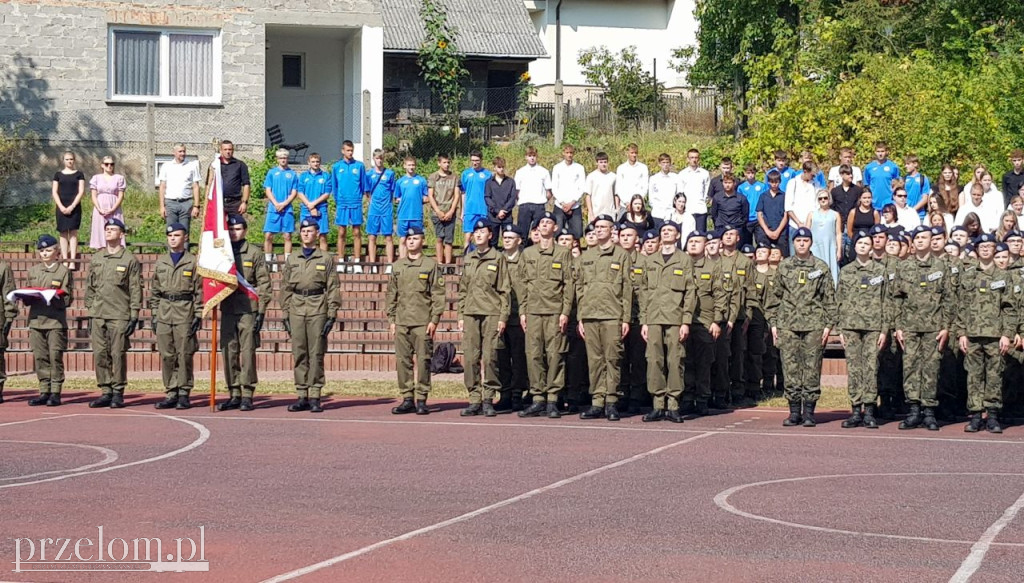 Odsłonięcie muralu na budynku LO w Trzebini