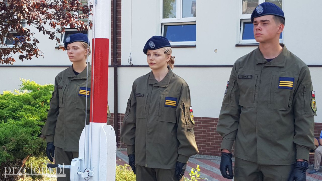 Odsłonięcie muralu na budynku LO w Trzebini