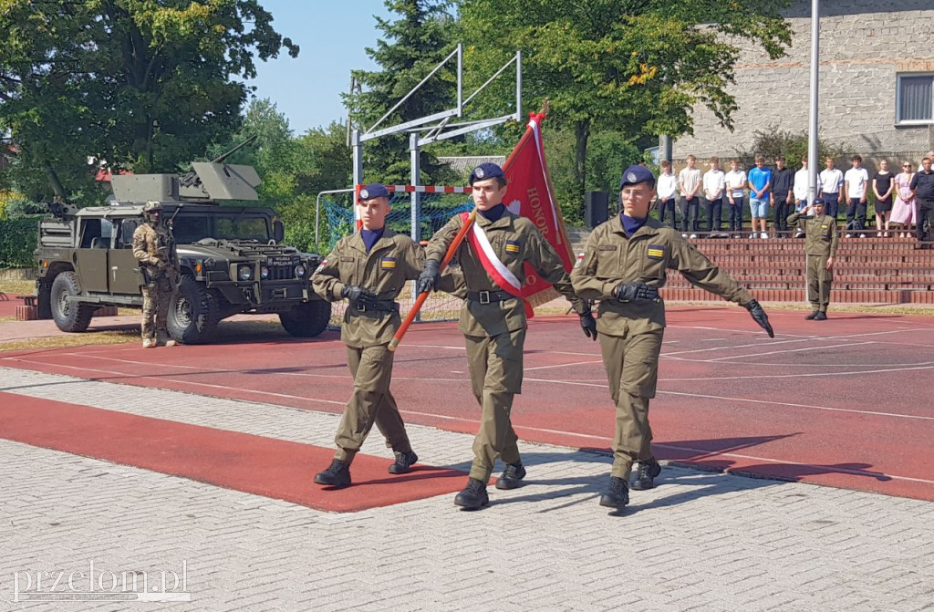 Odsłonięcie muralu na budynku LO w Trzebini